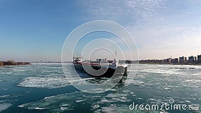 Opinião aérea do zangão 4k de Ncredible na navigação grande do petroleiro da embarcação do navio de carga do frete do recipiente filme Opinião aérea do zangão 4k de Ncredible na navigação grande do petroleiro da embarcação do navio de carga do frete do recipiente filme