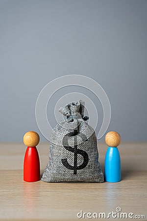 Opposing people and dollar money bag. Resolution of the dispute through the court Stock Photo