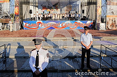 Orel, Russia, August 05, 2017: City Day. Policemen guarding scene with choir Editorial Stock Photo