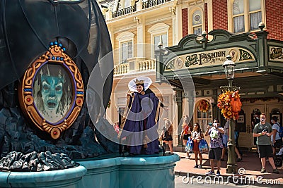 The Evil Queen at Villains Parade in Magic KIngdom 108 Editorial Stock Photo