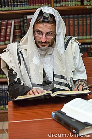Orthodox learns Torah Stock Photo