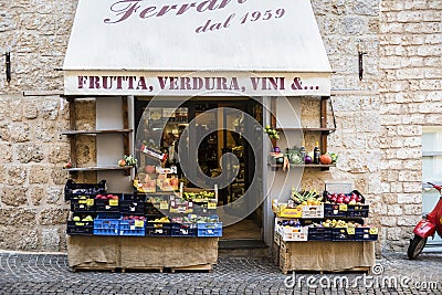 ORVIETO, ITALY - OCTOBER 13, 2018: View of the fruit and wine shop Editorial Stock Photo