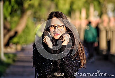 Outdoor lifestyle portrait of amazing glamorous luxury woman posing in city center. Elegant classic clothes in white and black Stock Photo