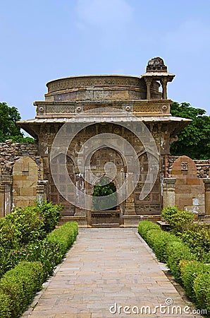 Outer view of a large dome built over a podium, Jami Masjid Mosque, UNESCO protected Champaner - Pavagadh Archaeological Park, G Stock Photo