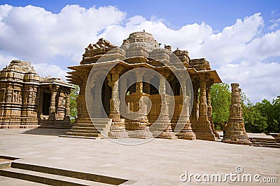 Outer view of the Sun Temple on the bank of the river Pushpavati. Built in 1026 - 27 AD, Modhera village of Mehsana district, Guj Stock Photo