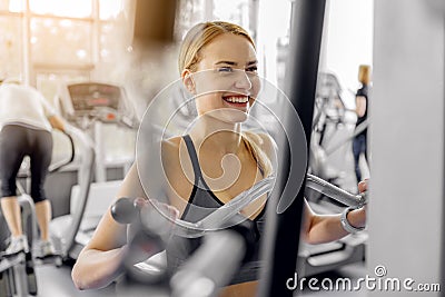 Outgoing woman training with pulldown station Stock Photo