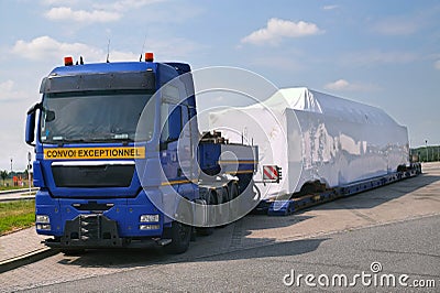 Oversize Load or exceptional convoy convoi exceptionnel. A truck with a special semi-trailer for transporting oversized loads Stock Photo