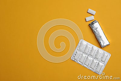 Packs with chewing gums on orange background, flat lay. Space for text Stock Photo