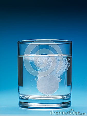 Painkiller dissolving in water Stock Photo