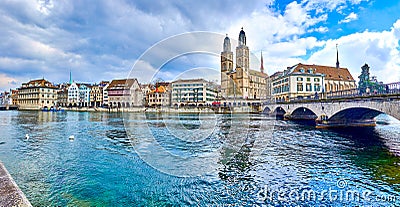 Limmat river with Munsterbrucke bridge and Grossmunster with houses on the river's bank, Zurich, Switzerland Stock Photo