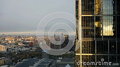 Panorama in real time die van één van een wolkenkrabber in commercieel van Moskou internationaal centrum wordt gesitueerd stock video Panorama in real time die van één van een wolkenkrabber in commercieel van Moskou internationaal centrum wordt gesitueerd stock video