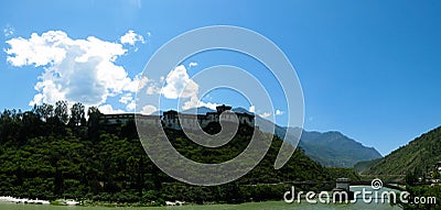 Panoramic view to Puna Tsang Chhu aka Sankosh river and Wangdue Phodrang Dzong, Bhutan Stock Photo