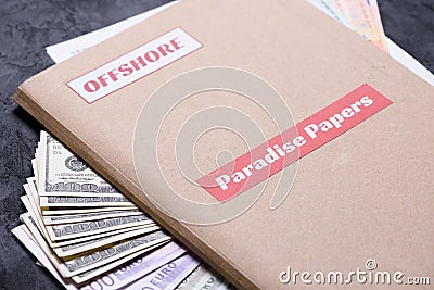 Paper folder with Paradise papers label on it Stock Photo