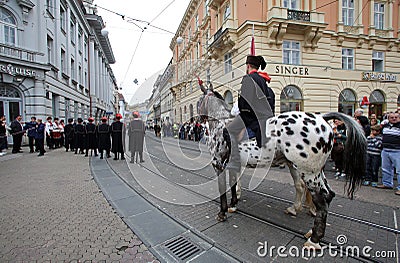 Parada 70 participants, twenty horses and forty members of the marching band have announced the next 300 Alka Editorial Stock Photo