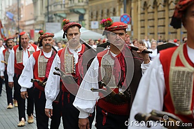 Parada 70 participants, twenty horses and forty members of the marching band have announced the next 300 Alka Editorial Stock Photo