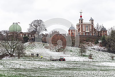 Park rangers putting fence up at Greenwich Park covered in winter snow in London Editorial Stock Photo