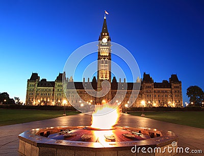 The Parliament of Canada and heroes flame at dusk, Ottawa Stock Photo