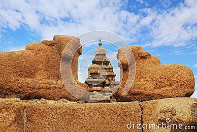 Part of the wall in ancient Hindu Seashore Temple in Mamallapuram, Tamil Nadu, South India, Stock Photo