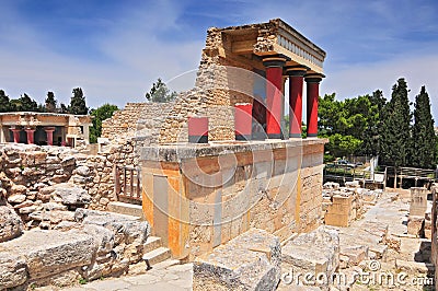 Partial view of the Minoan Palace of Knossos with characteristic columns and a fresco of a bull behind. Crete, Greece Stock Photo