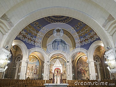 Particolare dellâ€™interno della basilica di Nostra Signora del Rosario Ã¨ una chiesa di Lourdes Stock Photo