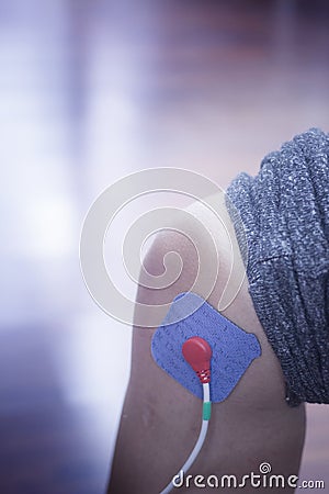 Patient knee electro stimulus physiotherapy rehabiliation treatm Stock Photo