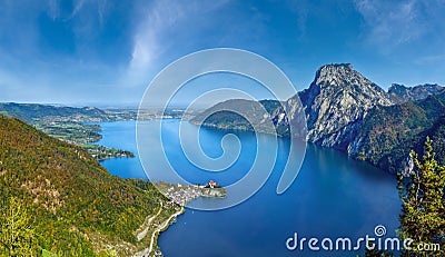 Peaceful autumn Alps mountain Traunsee lake view from Kleiner Sonnstein rock summit, Ebensee, Upper Austria Stock Photo