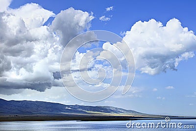 Peaceful shore with dramatic clouds, Qinghai Lake, China Stock Photo