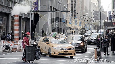 People in the big city o New York Editorial Stock Photo