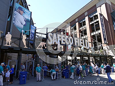 People enter into Left Field Gate to Safeco Field Editorial Stock Photo