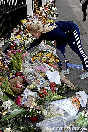 PEOPLE PAY TRIBUTE TO BRUSSELS VICTIMS Editorial Stock Photo