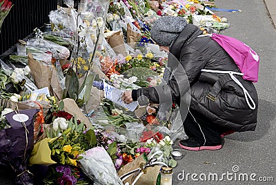 PEOPLE PAY TRIBUTE TO BRUSSELS VICTIMS Editorial Stock Photo