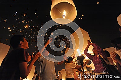 People release Khom Loi, the sky lanterns during Yi Peng or Loi Krathong festival Editorial Stock Photo