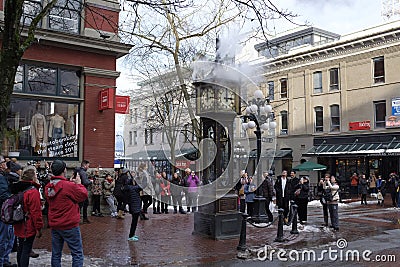 People watch gastown`s famous steam-powered clock strike 3:00 pm Editorial Stock Photo