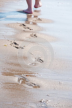 Person walking barefoot on the shore of the indian ocean in africa Stock Photo