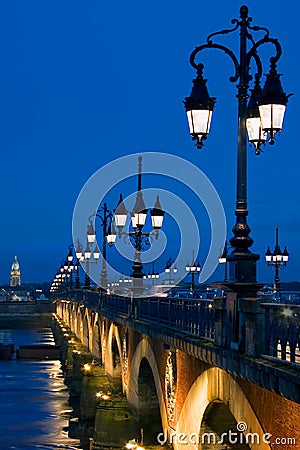 Perspective Pont Sur La Garonne Stock Photo