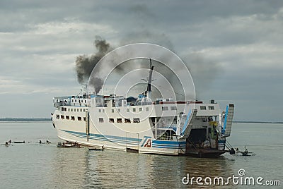 Philippines crowded ferry arrival Editorial Stock Photo