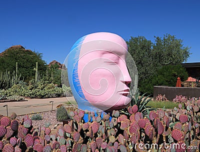 Phoenix/Tempe, Arizona: Jun Kaneko - Ceramic Sculpture PINK/BLUE HEAD Editorial Stock Photo