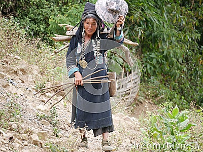 Phongsaly, Laos - november 2, 2019: portrait old woman wearing traditional turban belonging to minority ethnic group living in Editorial Stock Photo