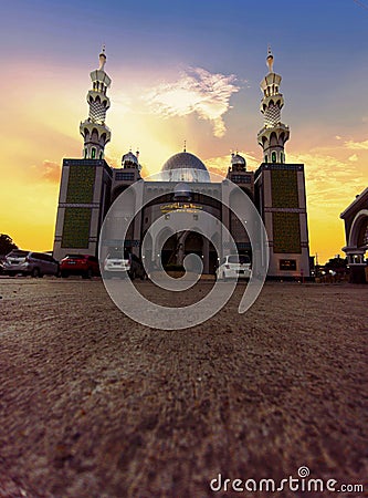 a photo of the iconic mosque of the city of samarinda Editorial Stock Photo