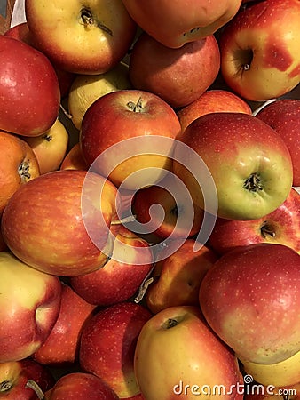 Photo lots of apples on the counter supermarket Stock Photo