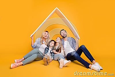 Photo mommy daddy girl daughter small son boy happy together four member family safety care concept hold hands roof Stock Photo