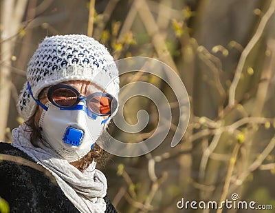 Photo of an older woman with a protective FFP2 or FFP3 N95 or N99 mask with a filter sitting in a park enjoying the warm day Editorial Stock Photo