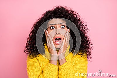 Photo portrait of amazed shocked girl staring shouting touching cheekbones frustrated panic stressed isolated on pastel Stock Photo