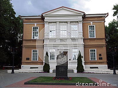 Photo of the Saratov art Museum named after A. N. Radishchev and the monument to A. N. Radishchev. Editorial Stock Photo