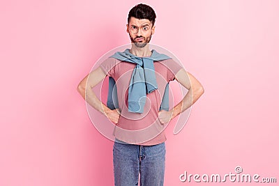 Photo unhappy irritated man hold fists waist wear glasses bad mood isolated on pastel pink color background Stock Photo