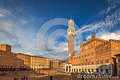 The Piazza del Campo with The Torre del Mangia tower in Siena Stock Photo