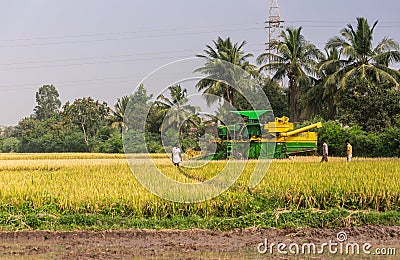 Pick thresher, in rice field behind mud, Ayodhya, Karnataka, India Editorial Stock Photo