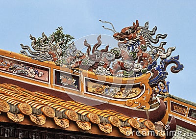 Chinese dragon atop a building in the Tu Duc Royal Tomb complex, Hue, Vietnam Stock Photo