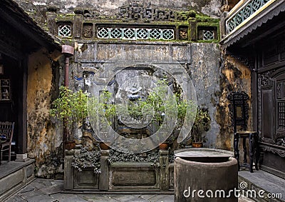 Courtyard wall with plants in the Tan Ky Merchant House, Hoi An, Vietnam Stock Photo