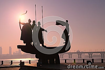 Picturesque view of the silhouette of famous Monument to legendary founders of Kyiv: Kiy, Schek, Khoryv and their sister Lybid Stock Photo